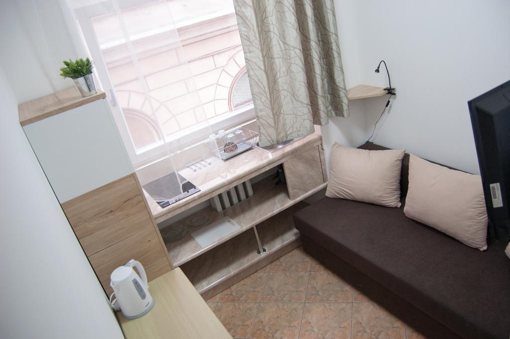 Hostelswidnicka24 *